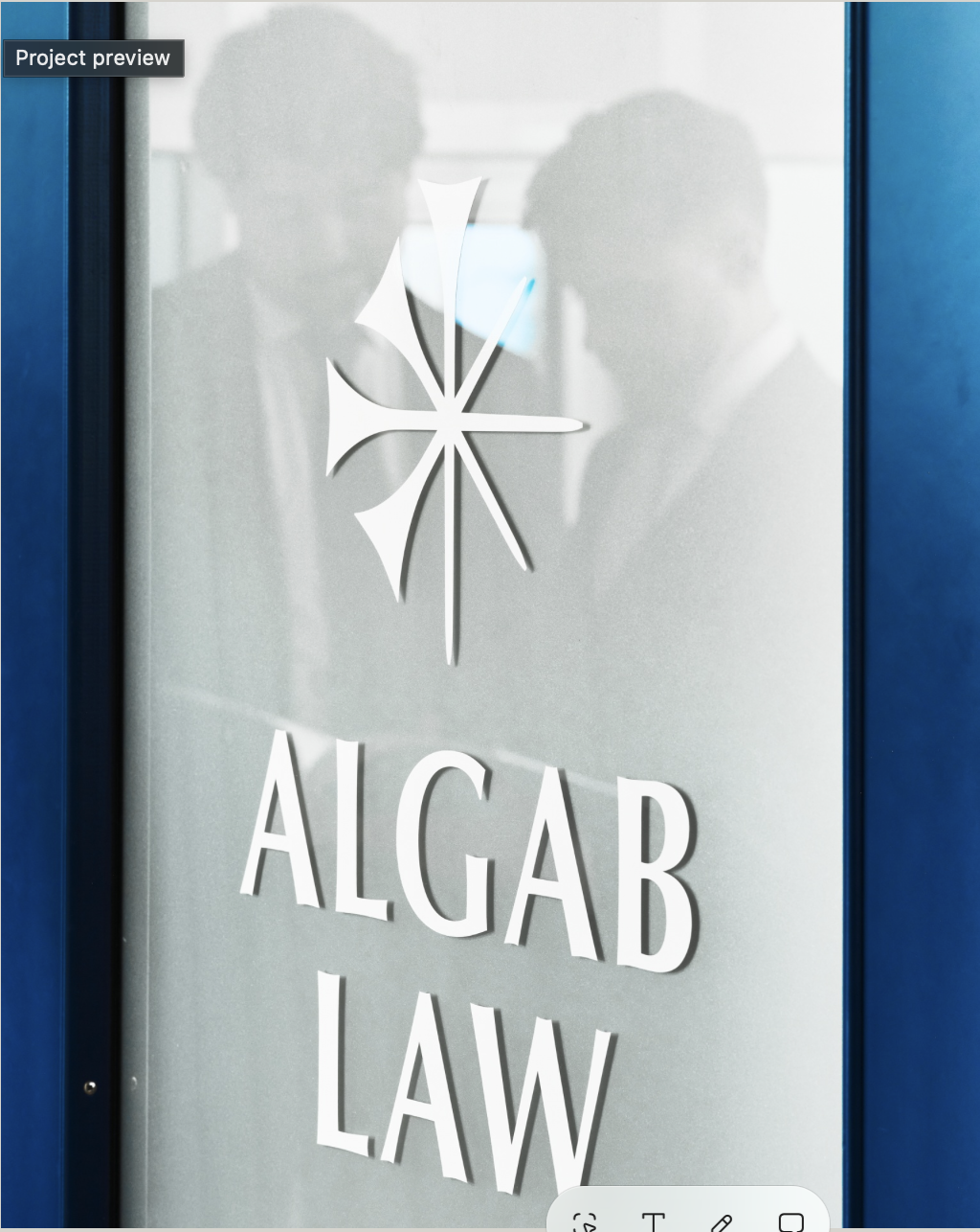 ALGAB Laws logotyp på kontorsdörr